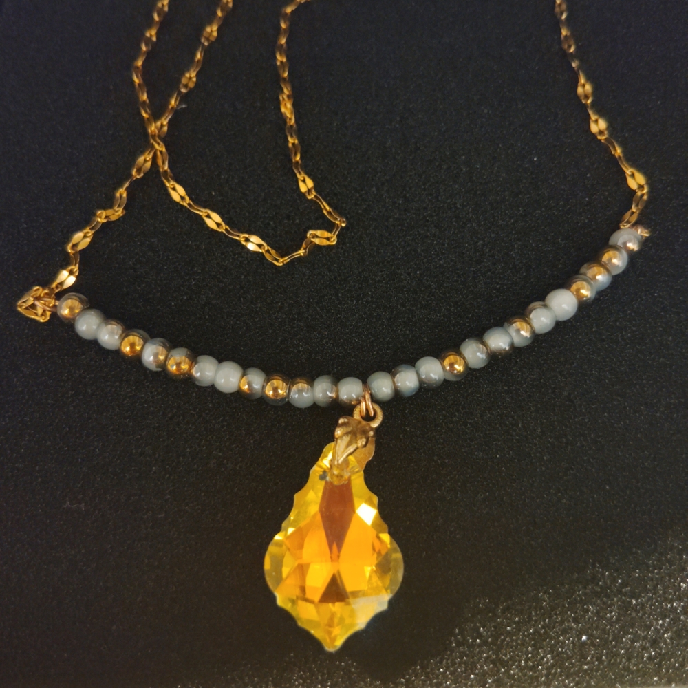 Elegant Gold and Yellow Pendant Necklace